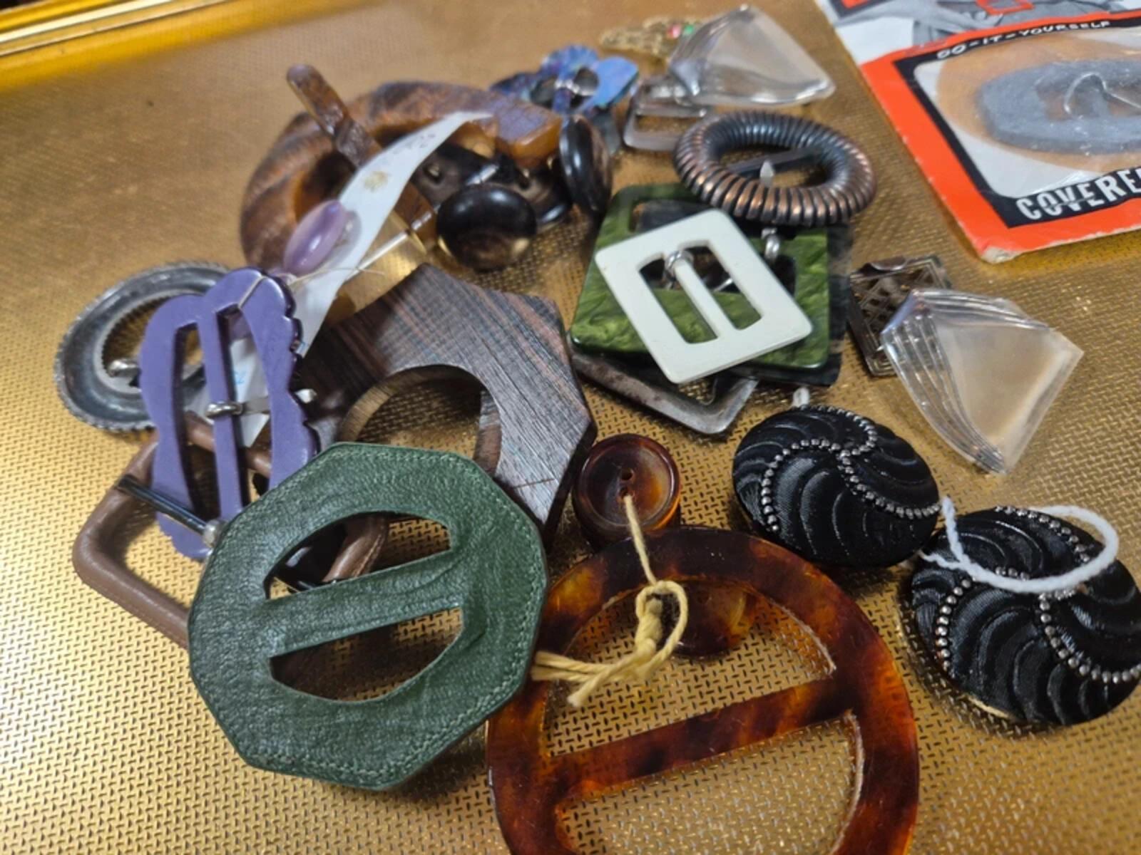 Mixed vintage belt buckle bundle