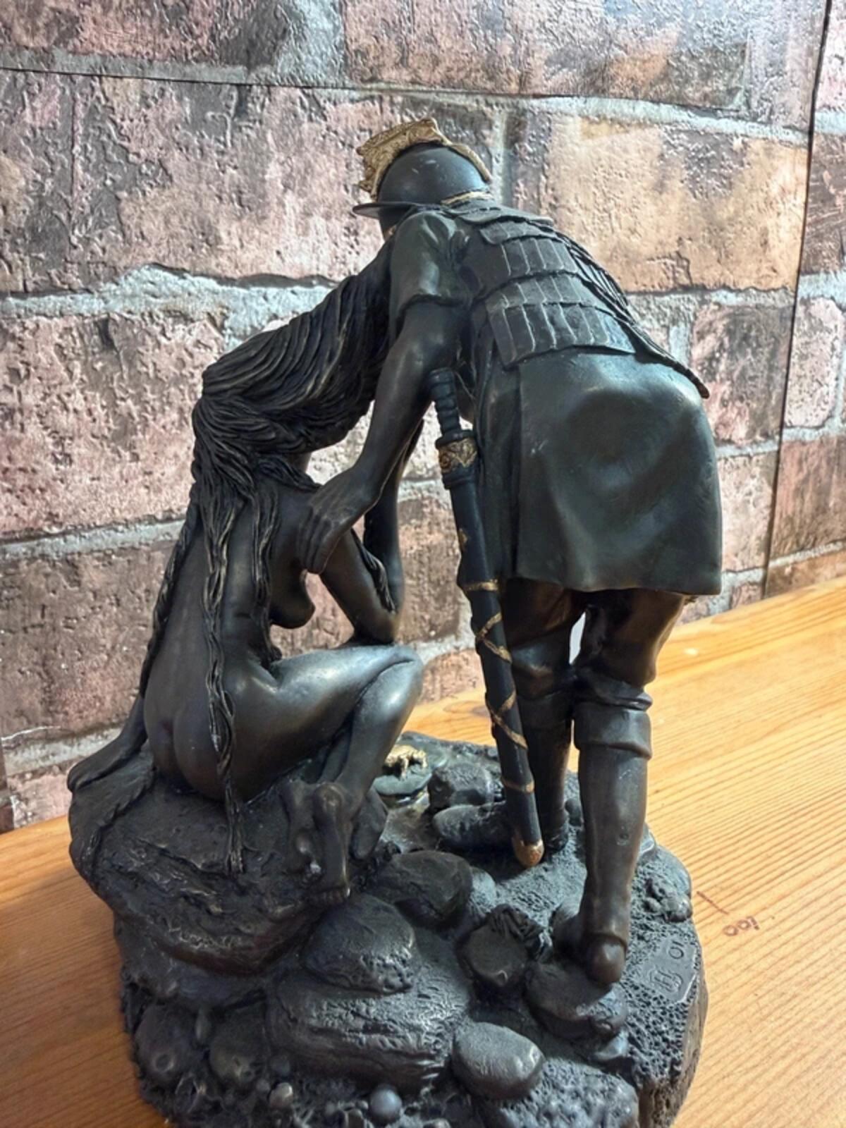 Heredities "Sir Bors" Statue