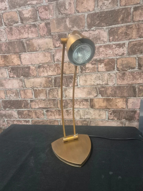 Hallogen desk lamp - gold