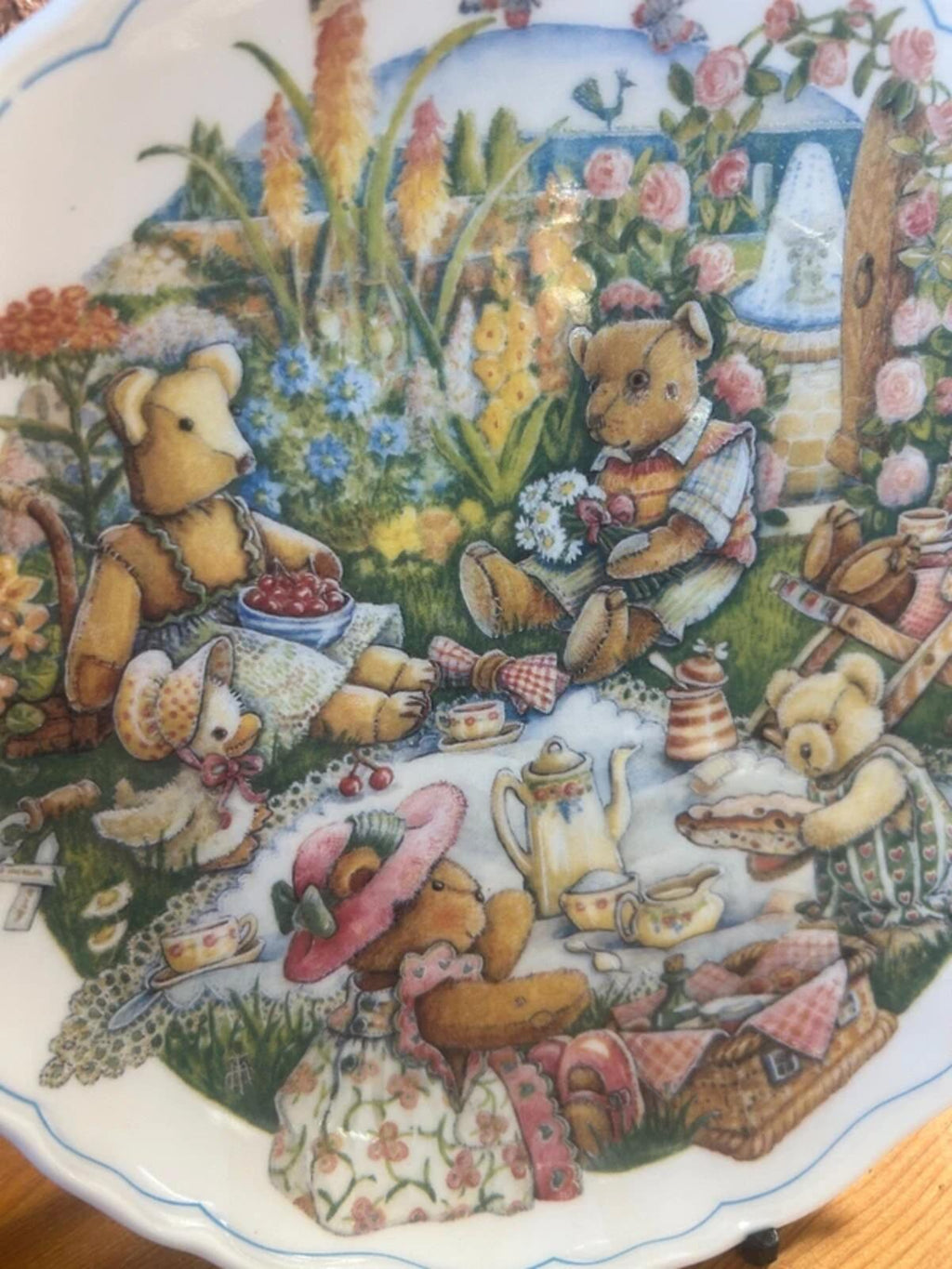 Royal Albert Teddy Bear Tales Ornamental Plate