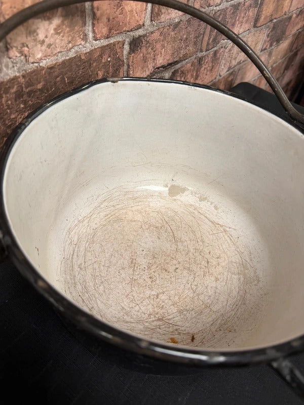 Enamel Vintage Black/Cream Cooking Pot