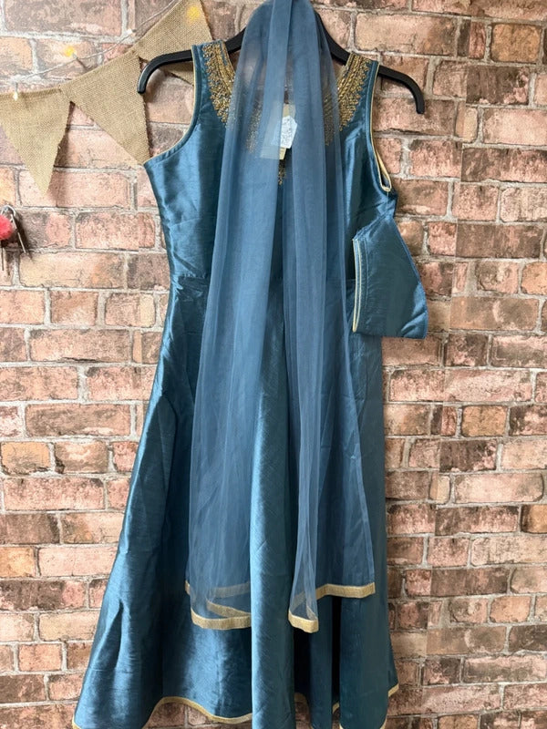 Variety Silk House Two Piece Set - Size 8