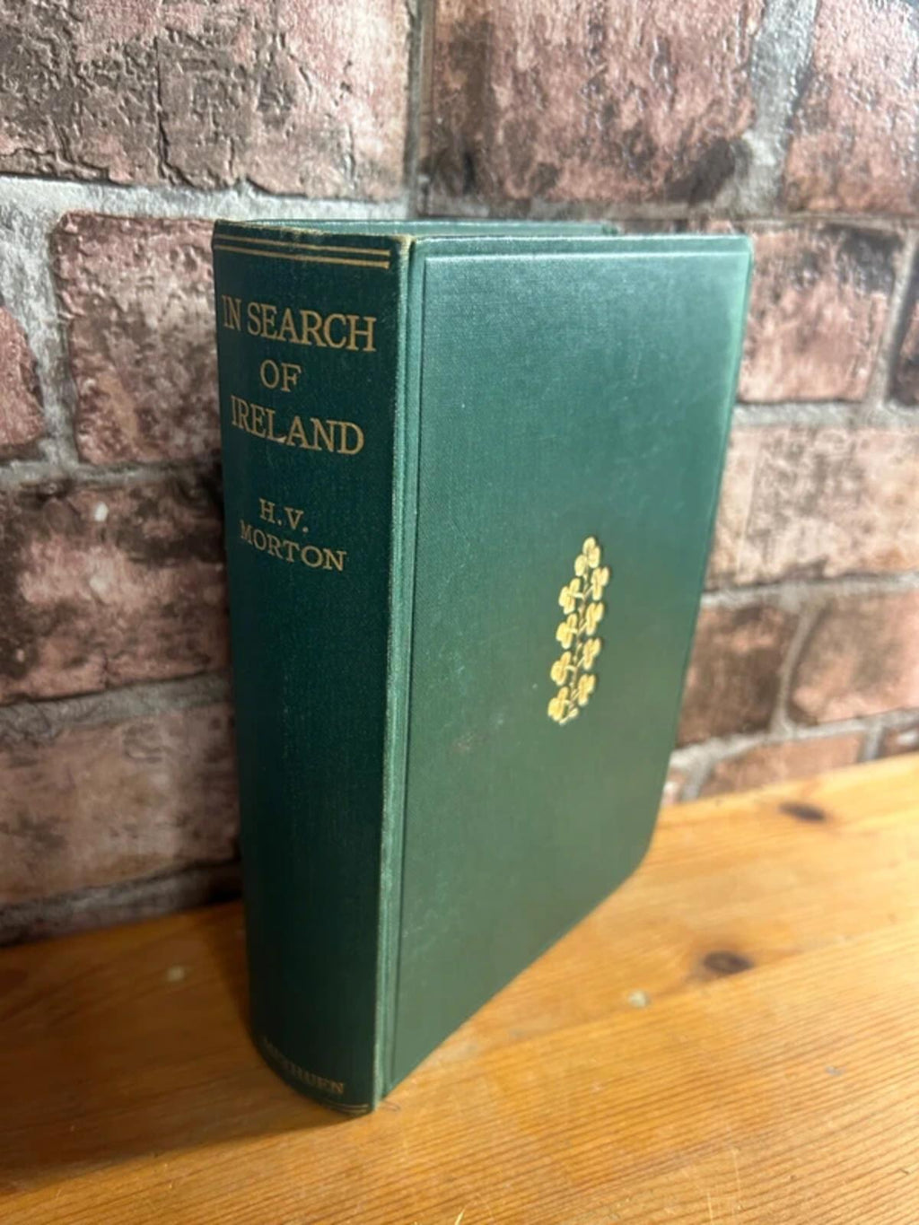 Vintage In Search of Ireland Green Book