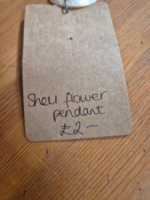 Shell flower pendant