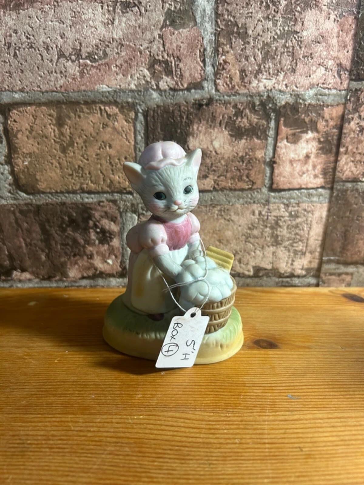 Ceramic Kitsch Cat Ornament