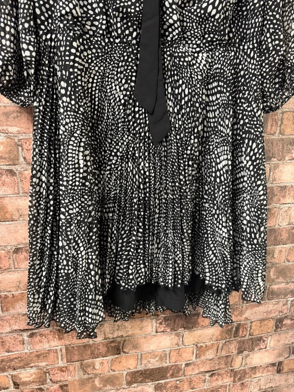JD Williams Black and White Dress - Size 22