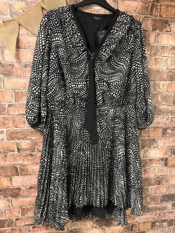 JD Williams Black and White Dress - Size 22