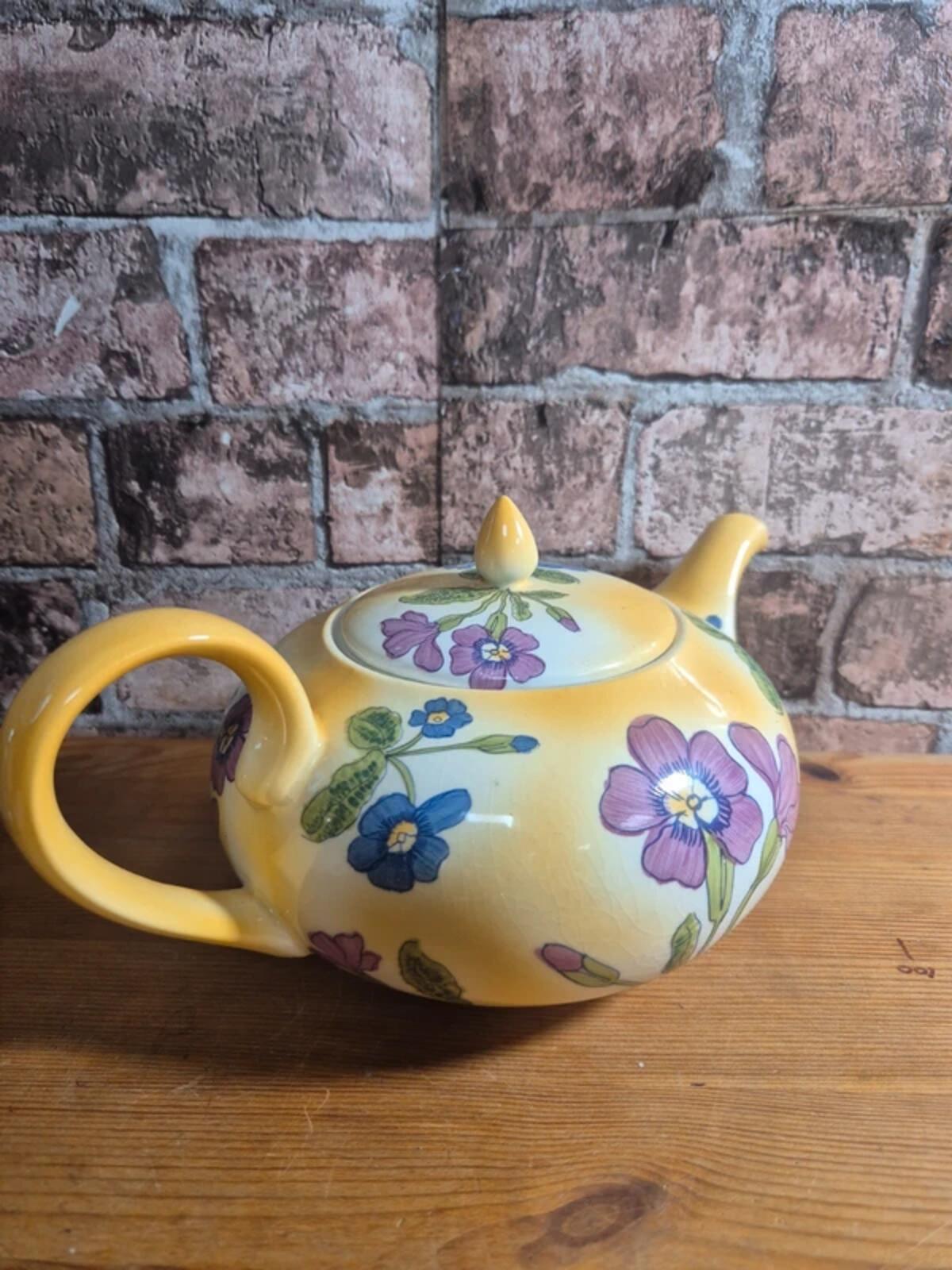 Poole Pottery 'Primula' teapot