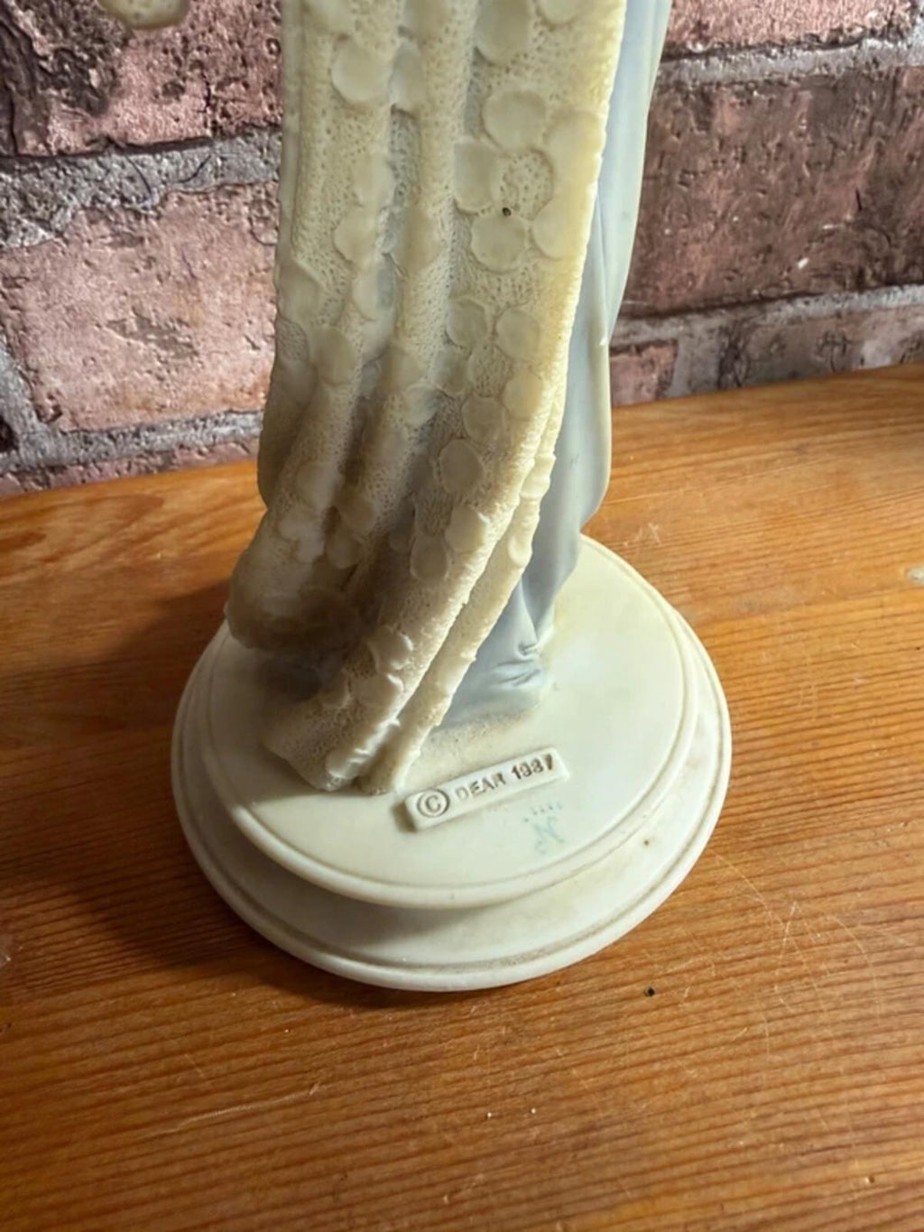 Auro Belcari Resin Lady Figurine