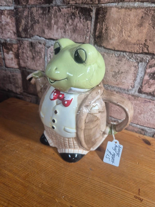 Vintage frog teapot