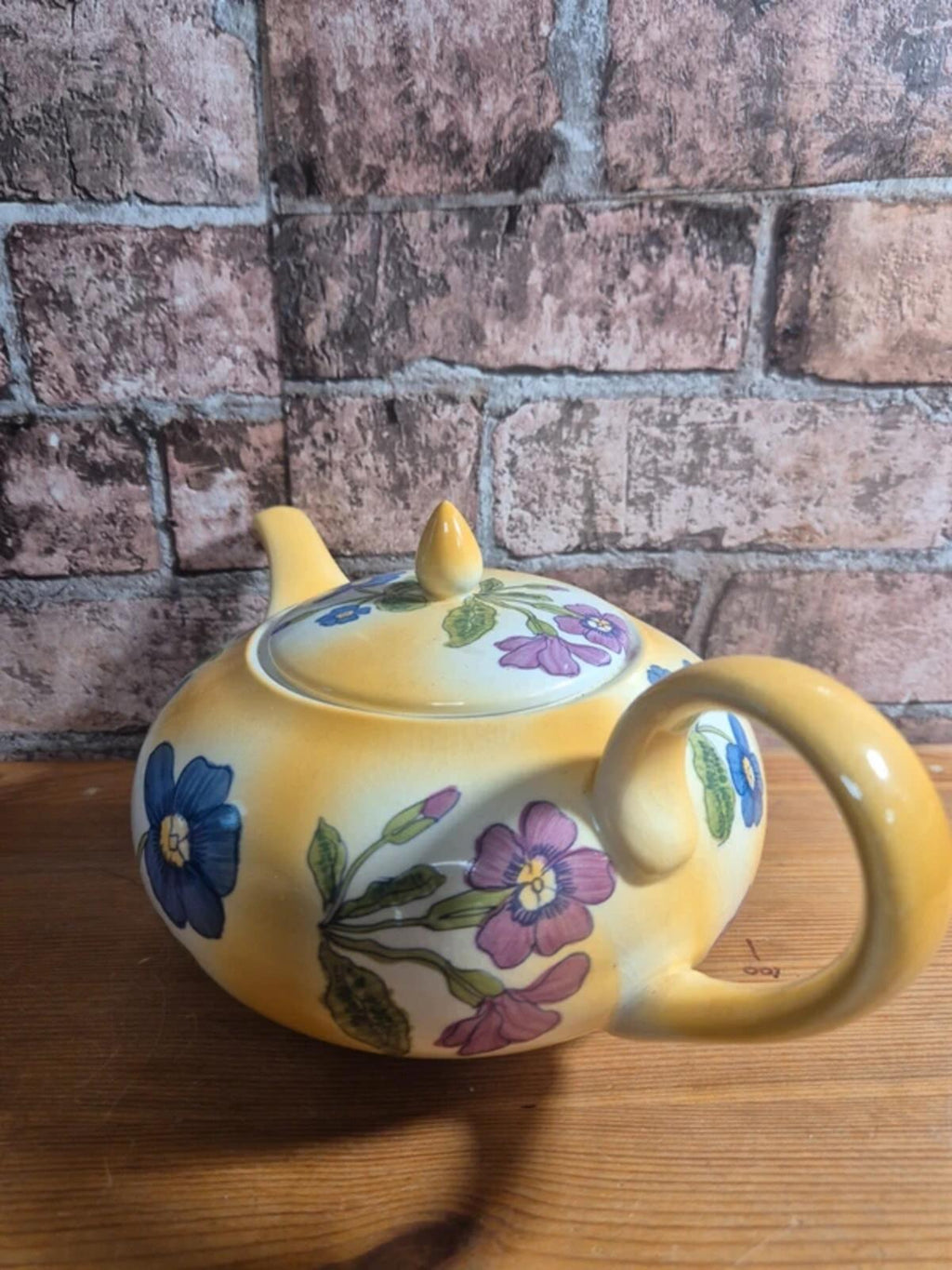 Poole Pottery 'Primula' teapot