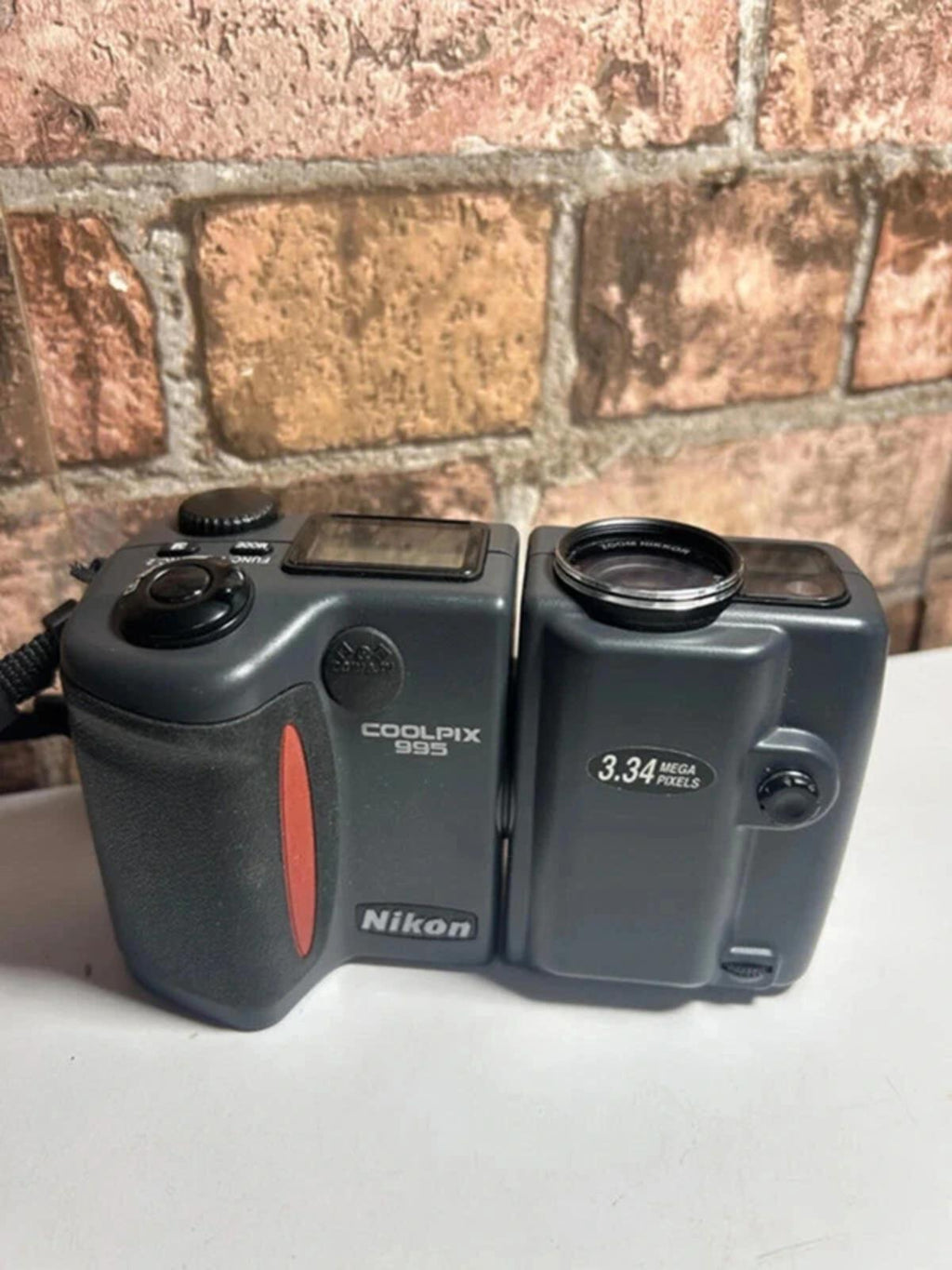 Nikon Coolpix 995 Camera