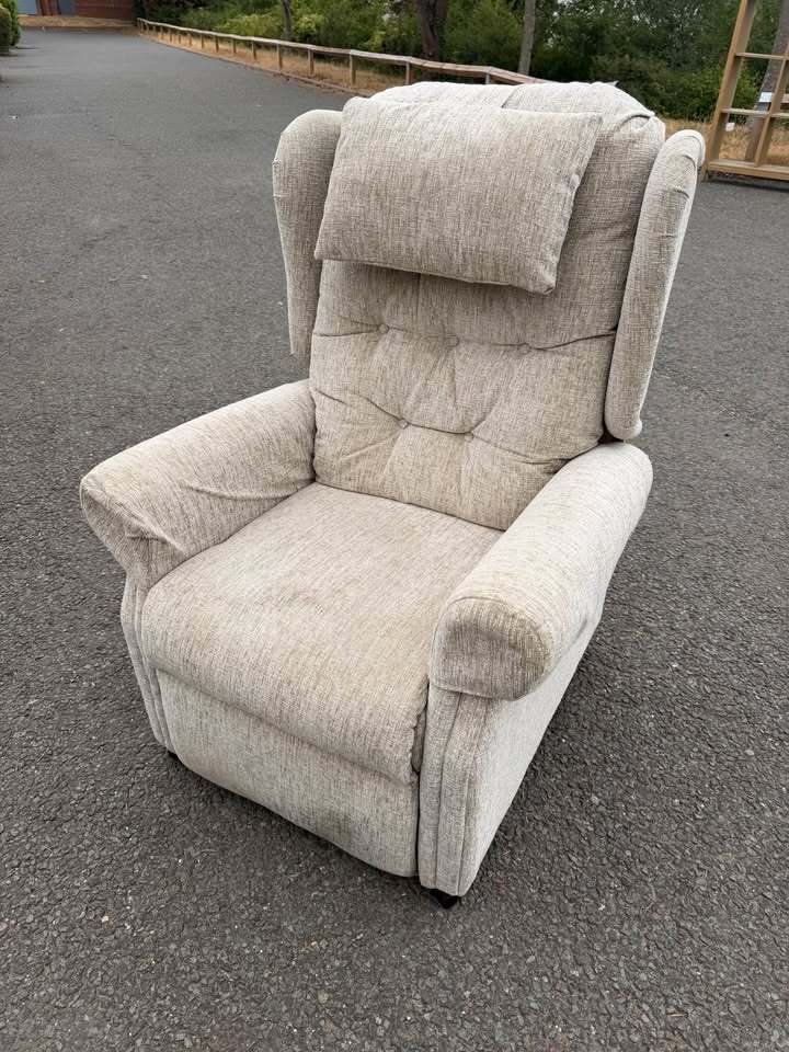 Oatmeal Rise and Recline Armchair