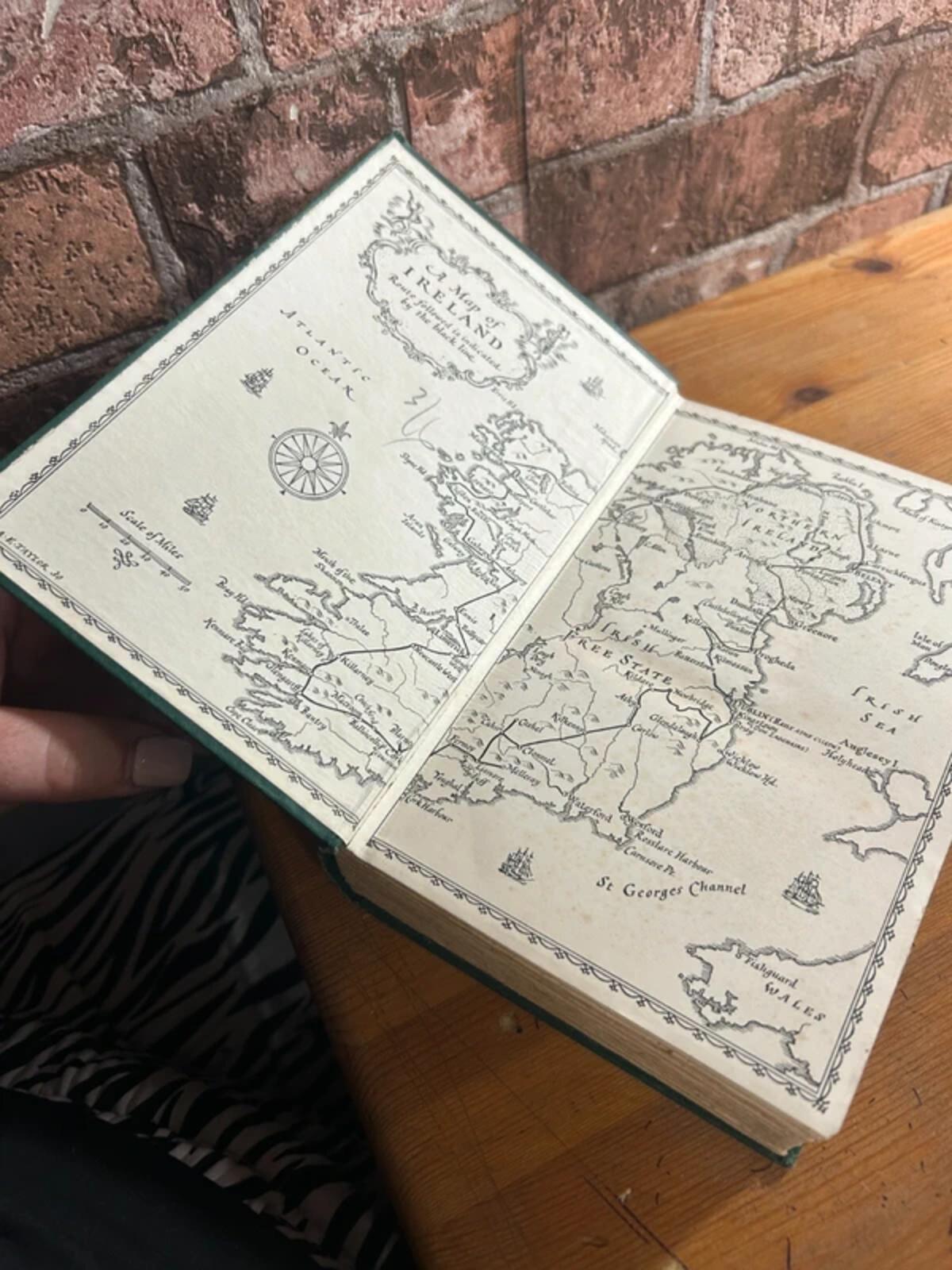 Vintage In Search of Ireland Green Book