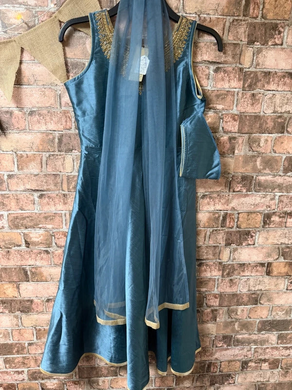 Variety Silk House Two Piece Set - Size 8