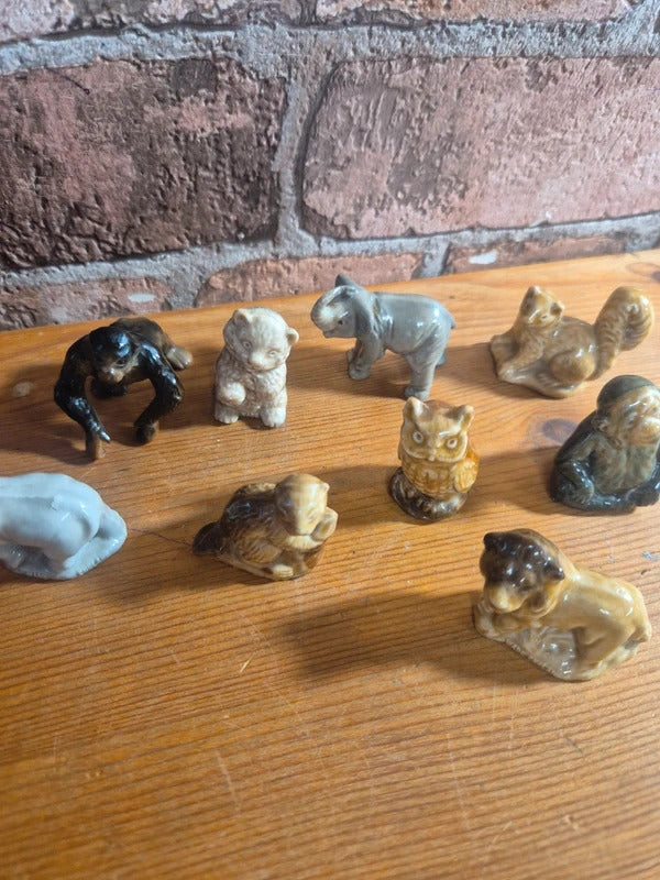 Wade figures x9