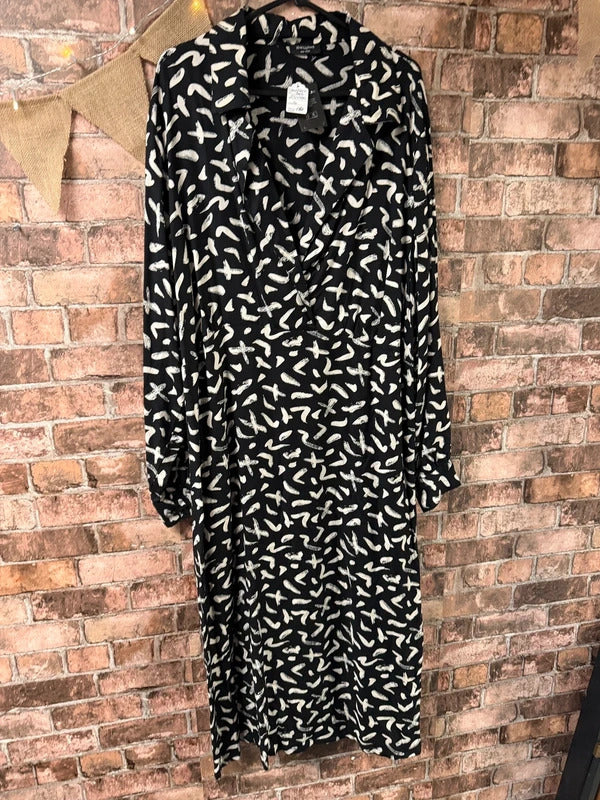 JD Williams Black and Cream Pattered Dress - Size 24