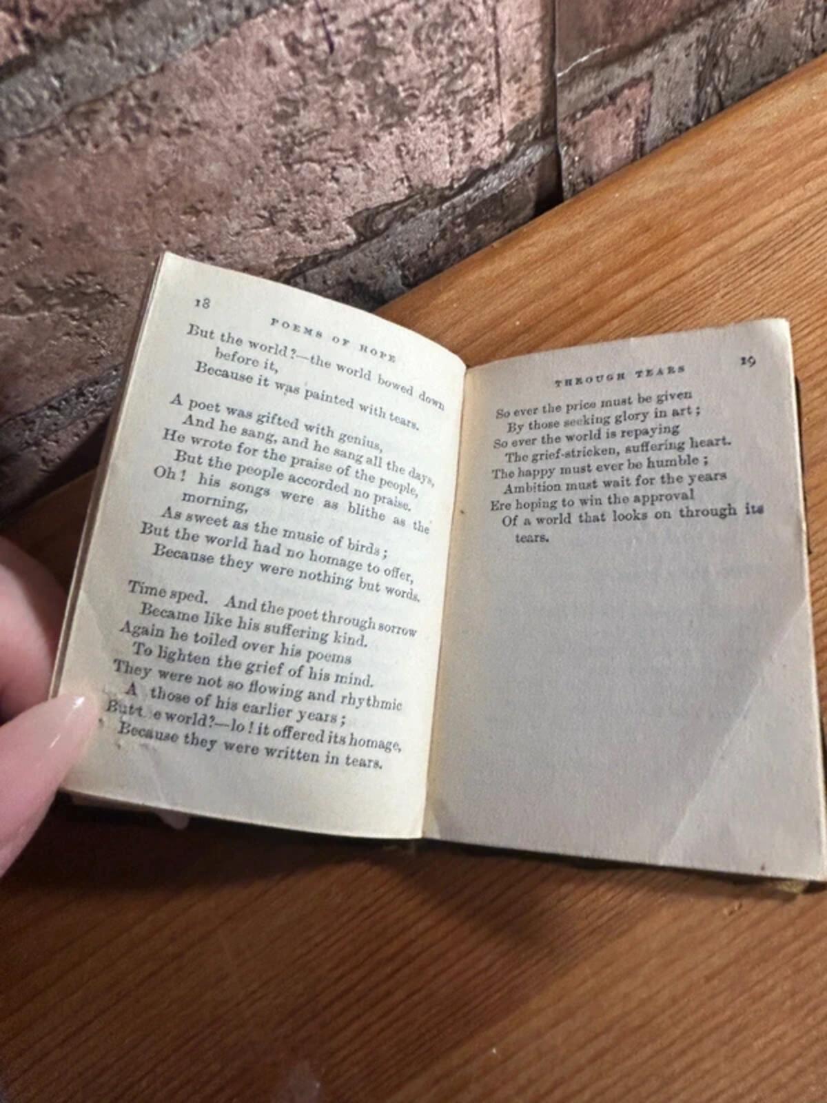 Gems from Ella Wheeler 'Hope' Mini Book