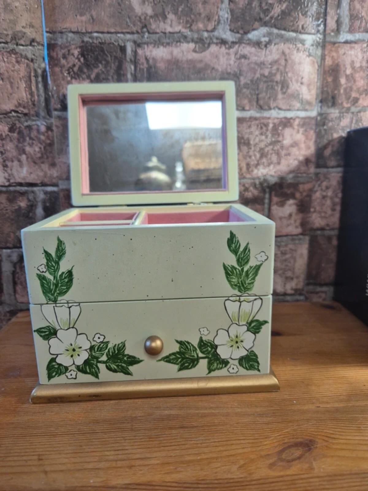 Jewellery box