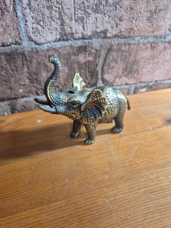 Novelty elephant lighter