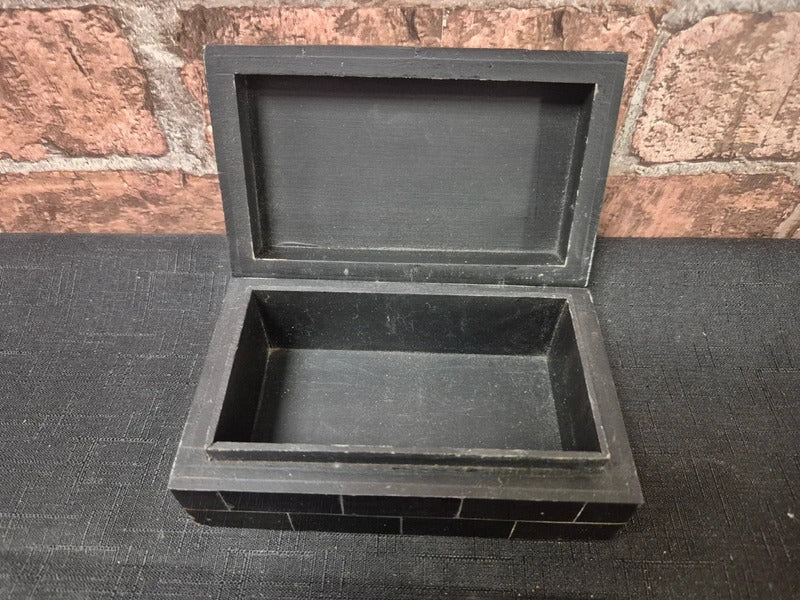 Resin box