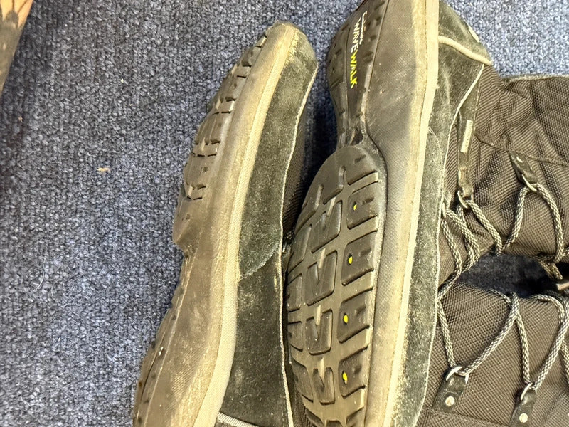 Clarks Wavewalk Black Boots - Size 5D