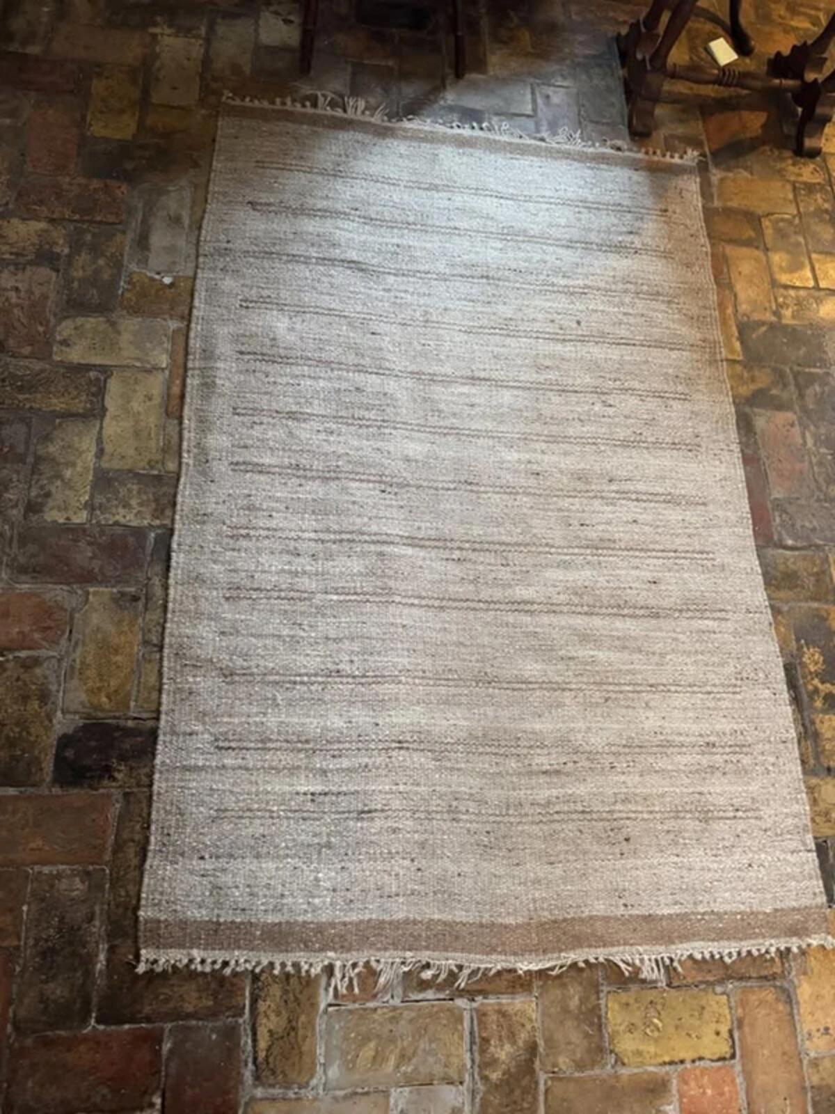 Handmade Wool Pile Beige Colour Rug