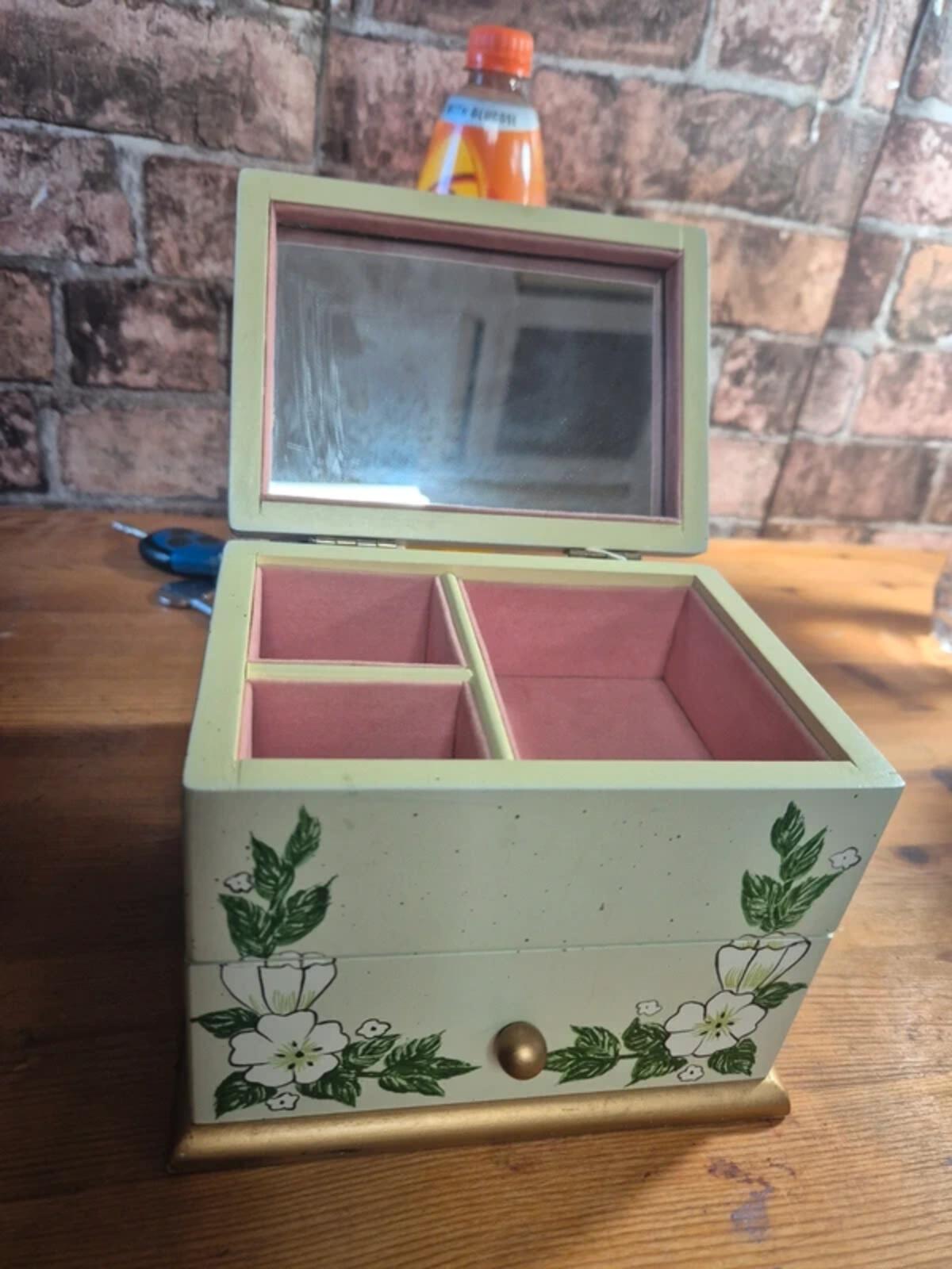 Jewellery box