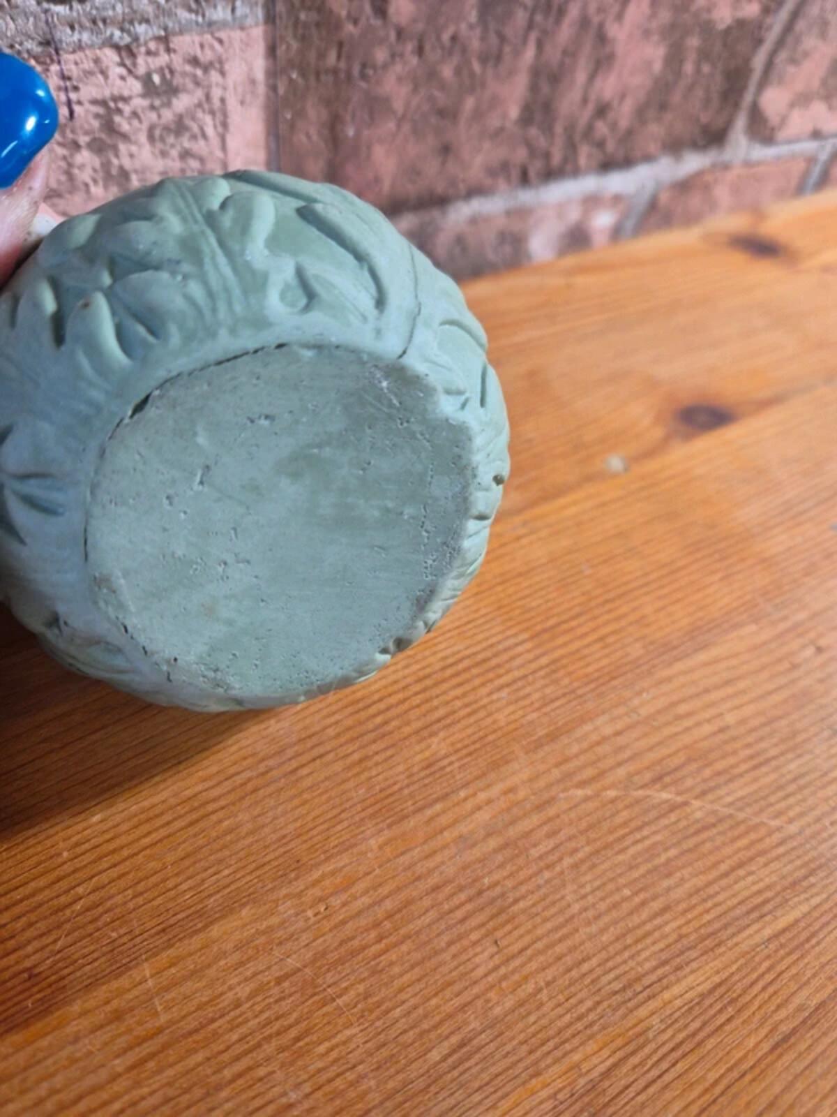Vintage decorative pot/vase