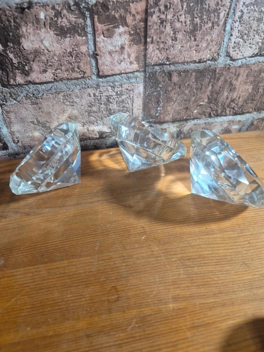 Cyrstal style pointed paper weight/slanted tealight holder