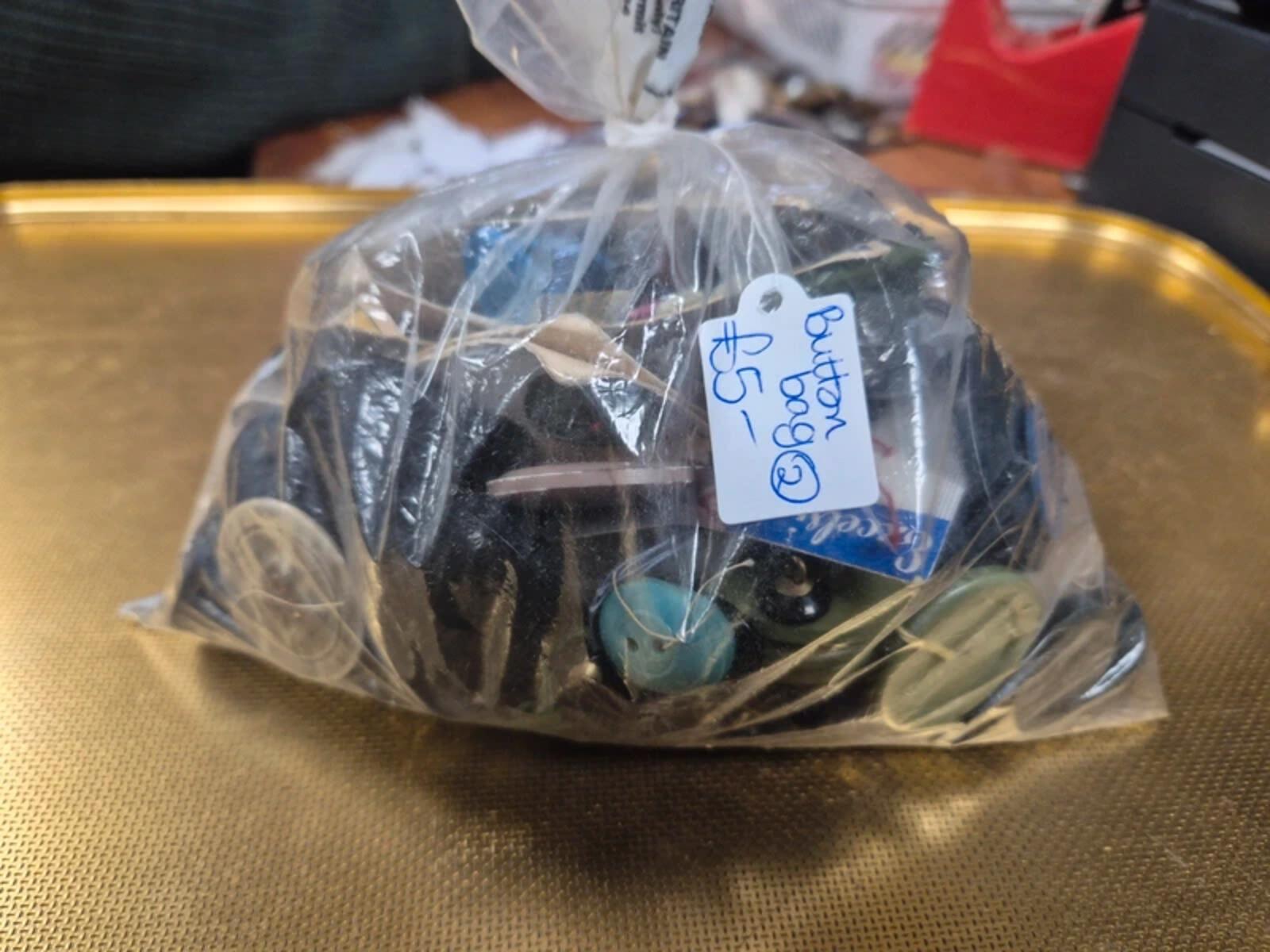Bag of mixed vintage buttons