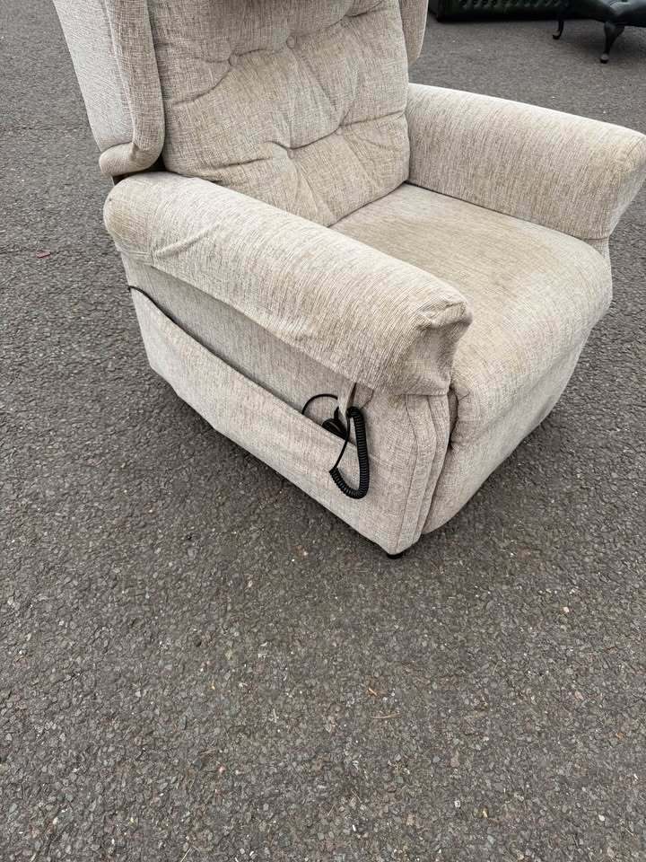 Oatmeal Rise and Recline Armchair