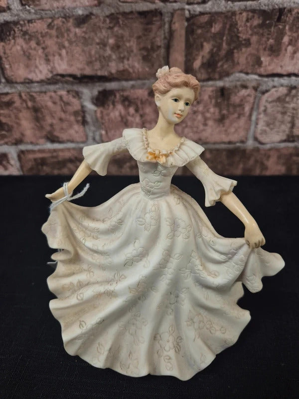 Leonardo Collection lady statue