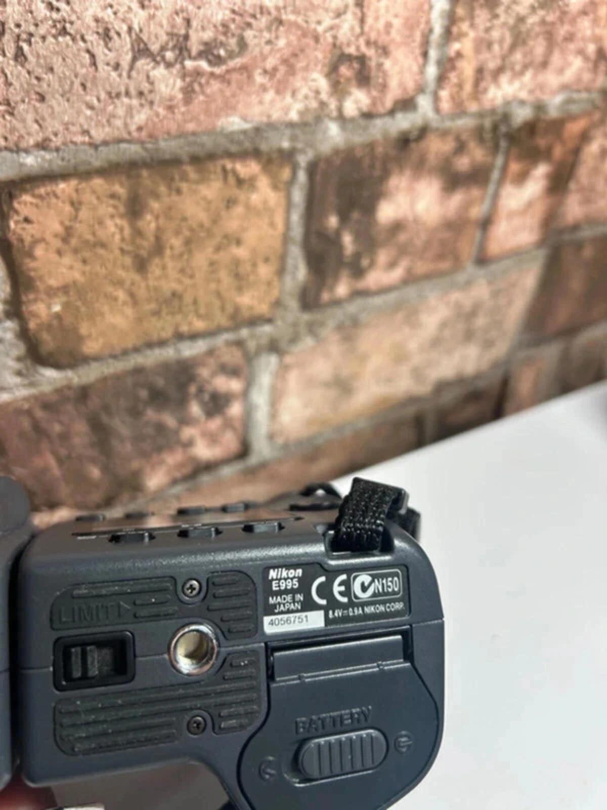Nikon Coolpix 995 Camera