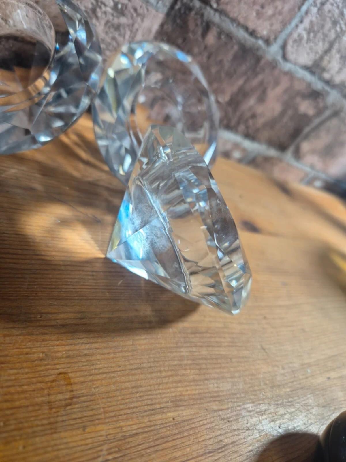 Cyrstal style pointed paper weight/slanted tealight holder