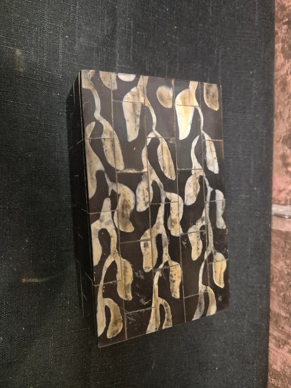Resin box