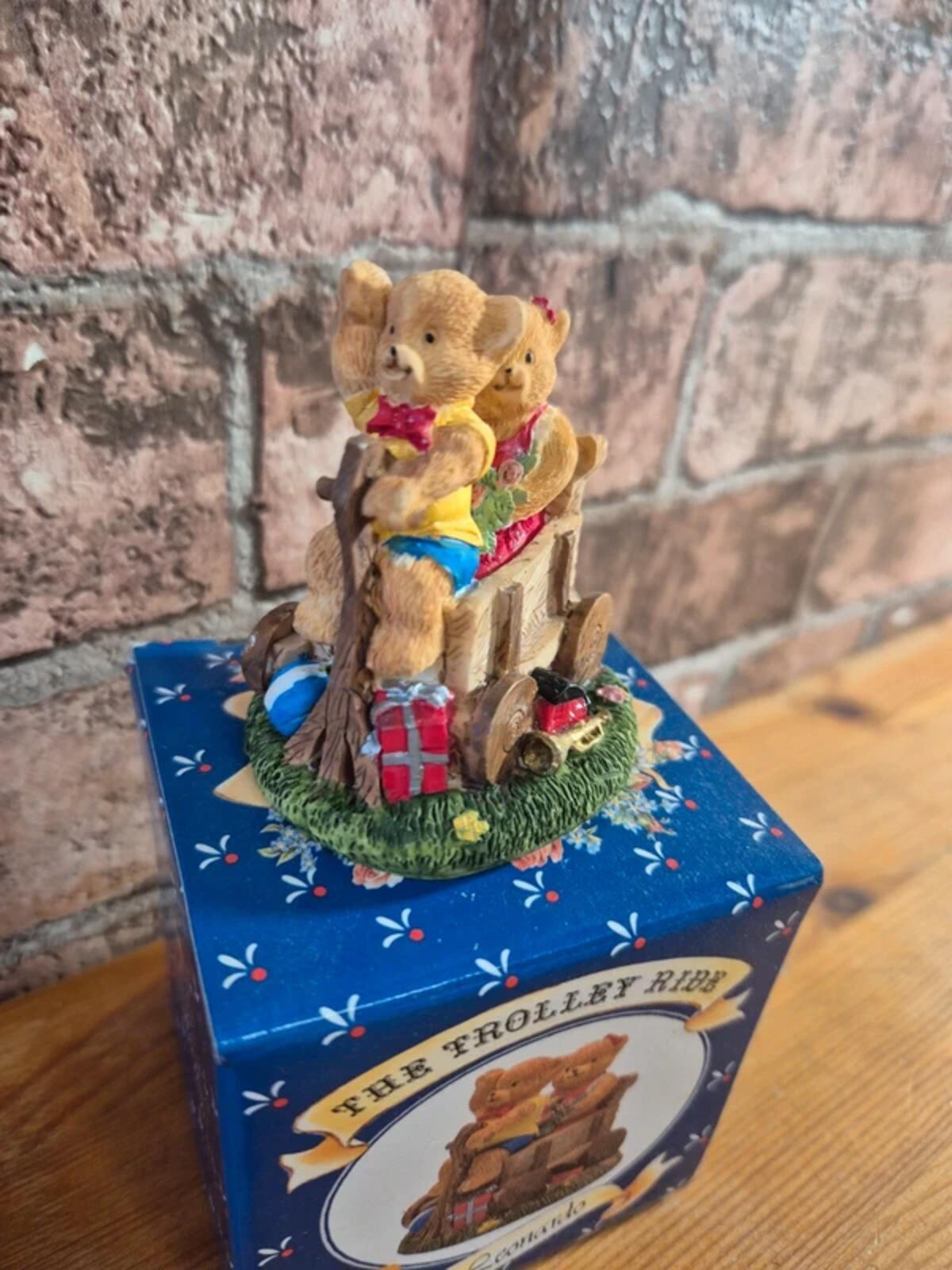 Leonardo 'trolley ride' bear Ornament