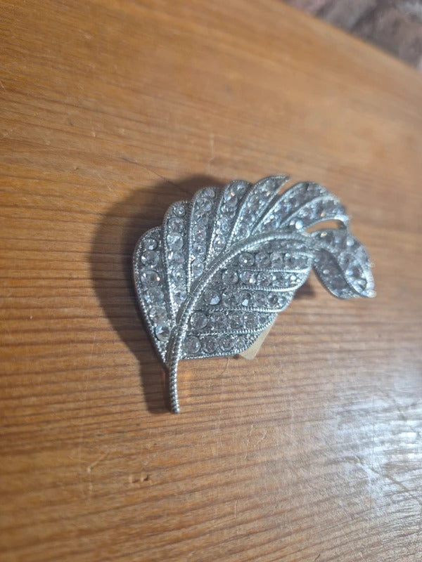 silver tone leaf brooch