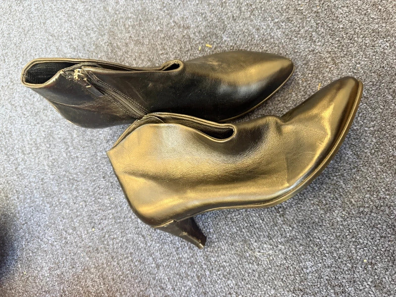 Ecco Black Low Heel Boots - Size 3