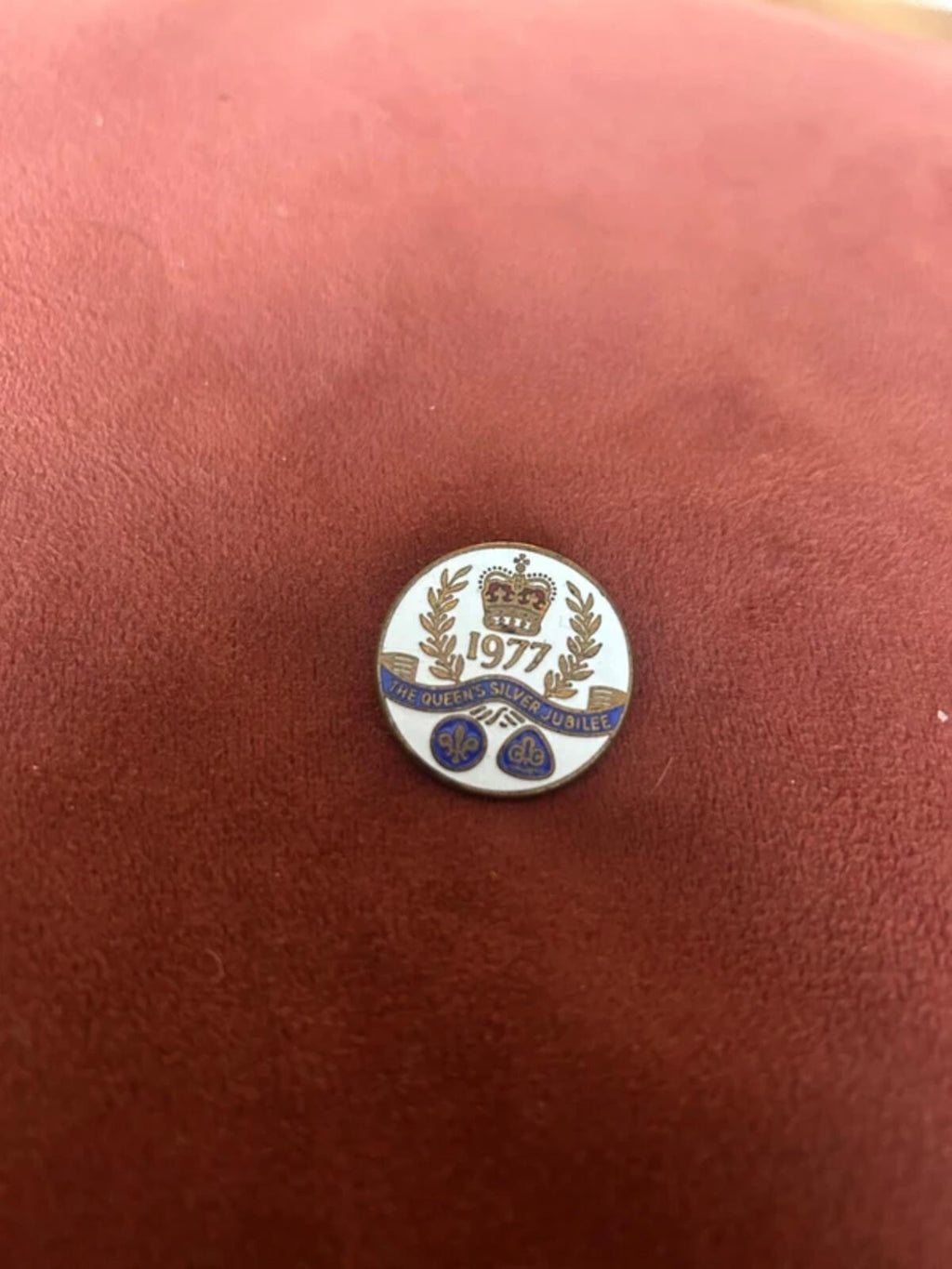Queens Silver Jubilee Vintage Pin Brooch