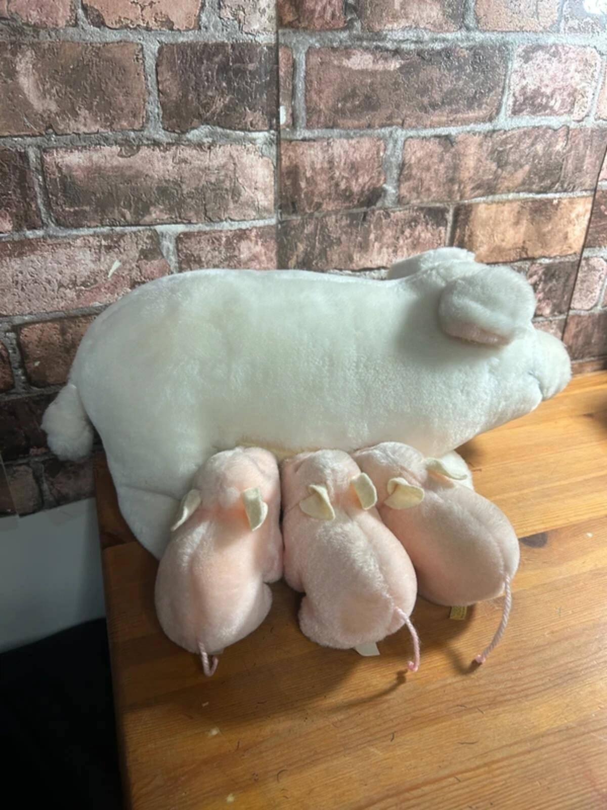 R.Dakin and Co 1980's Mumma Pig and Babies