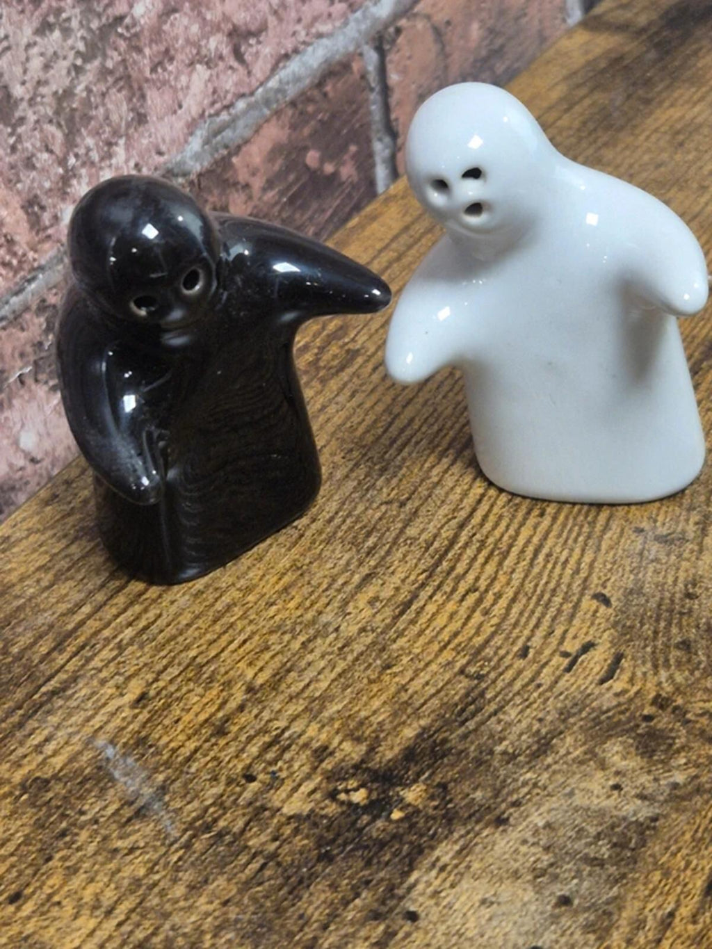 Hugging salt and pepper shakers