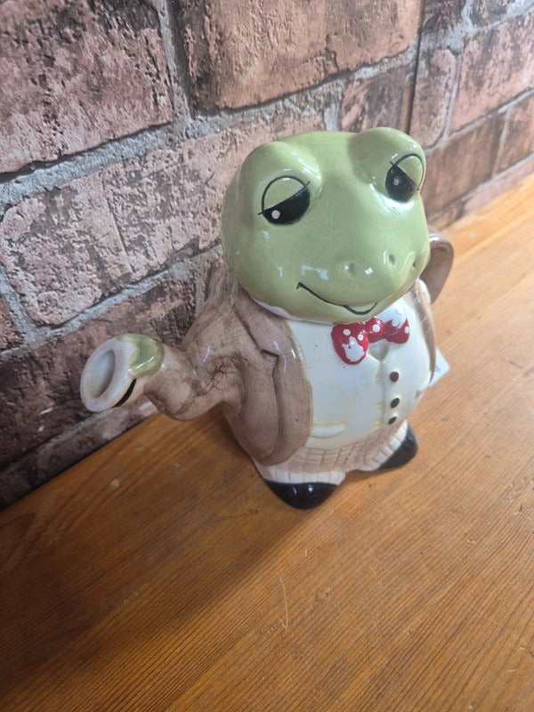 Vintage frog teapot