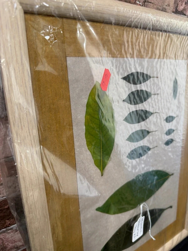 Leaf Pattern Padded Base Tray
