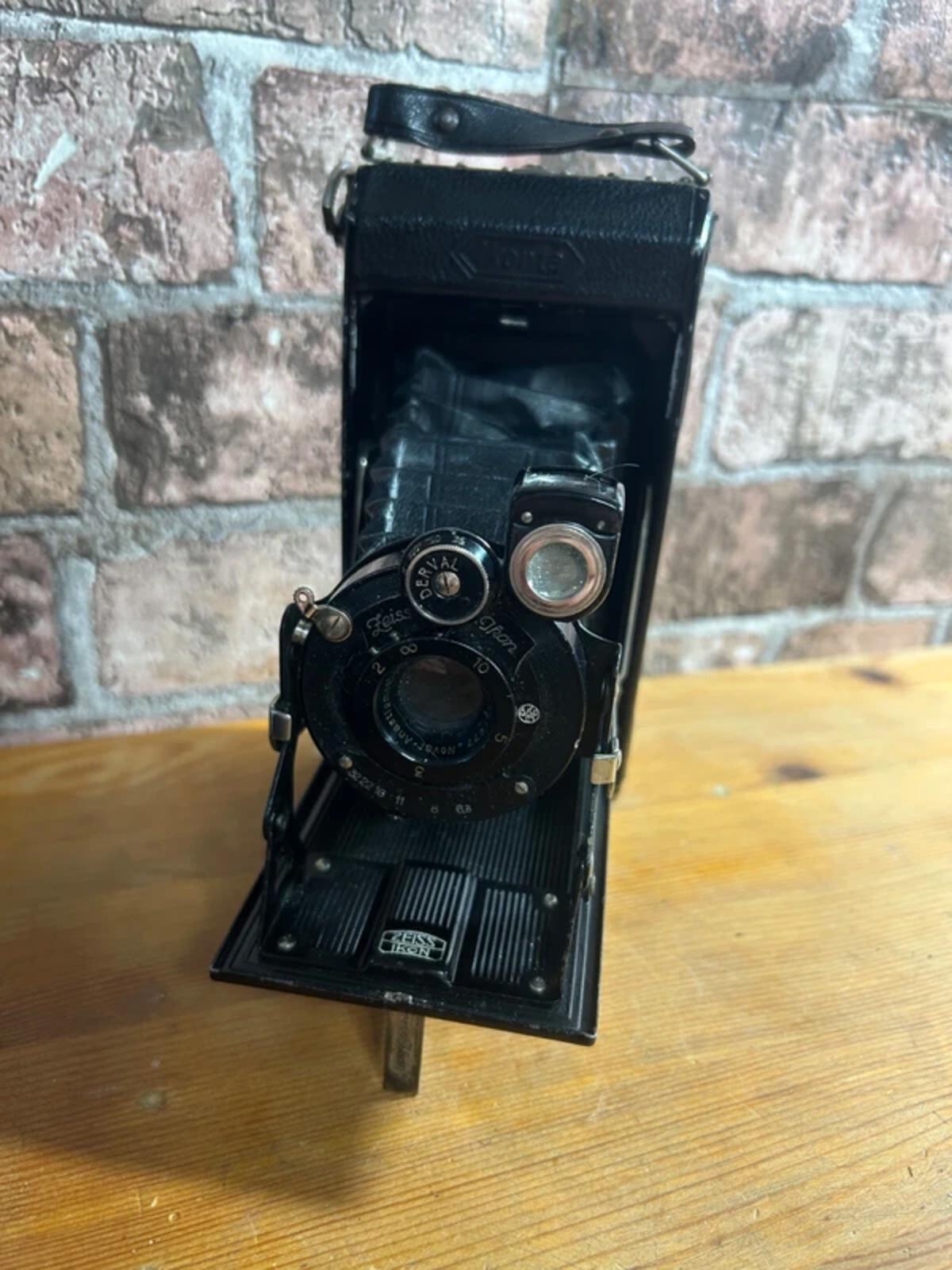 Zeiss Ikon Cocaretic Folding Camera