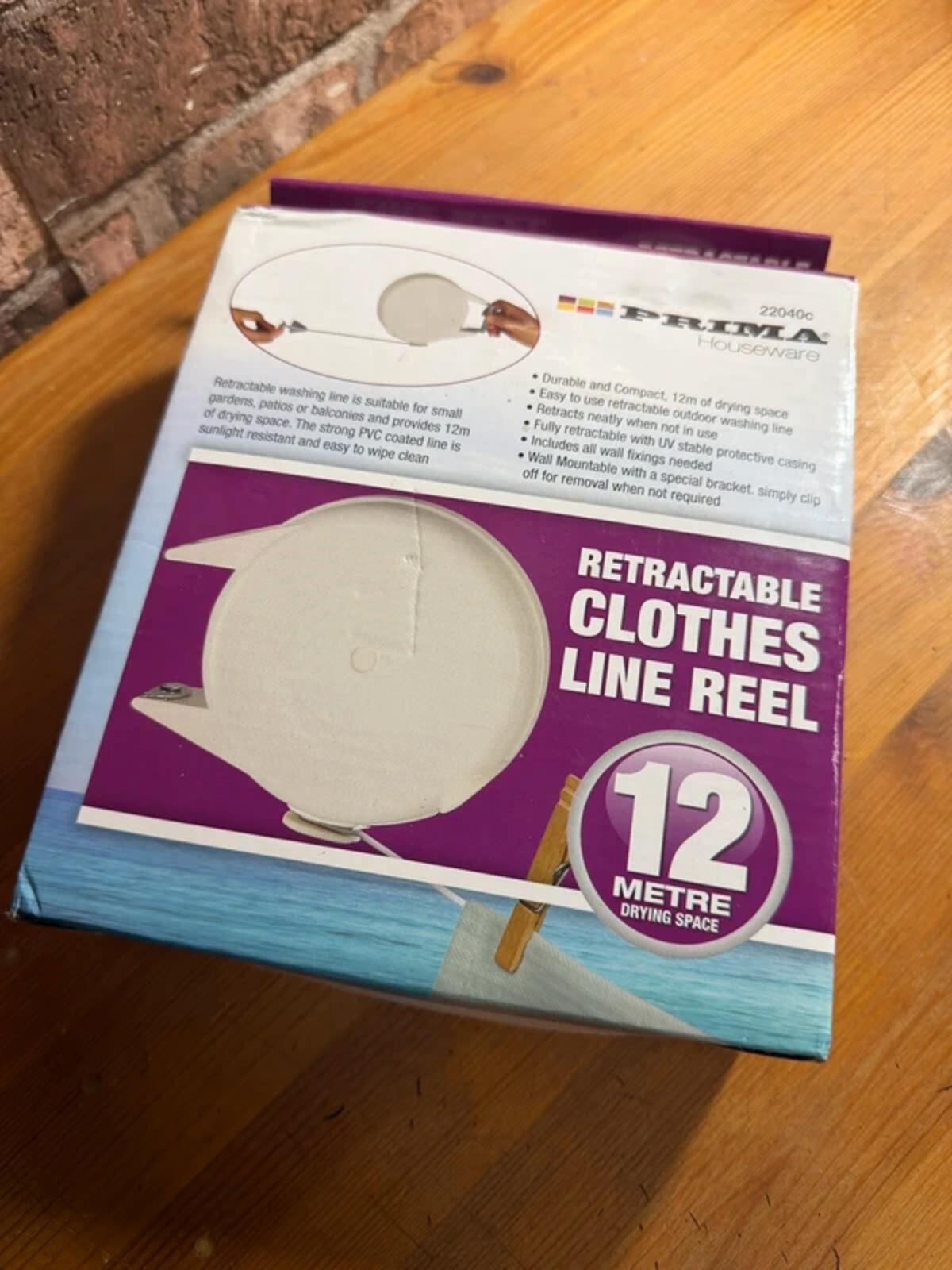 Retractable clothes washing line