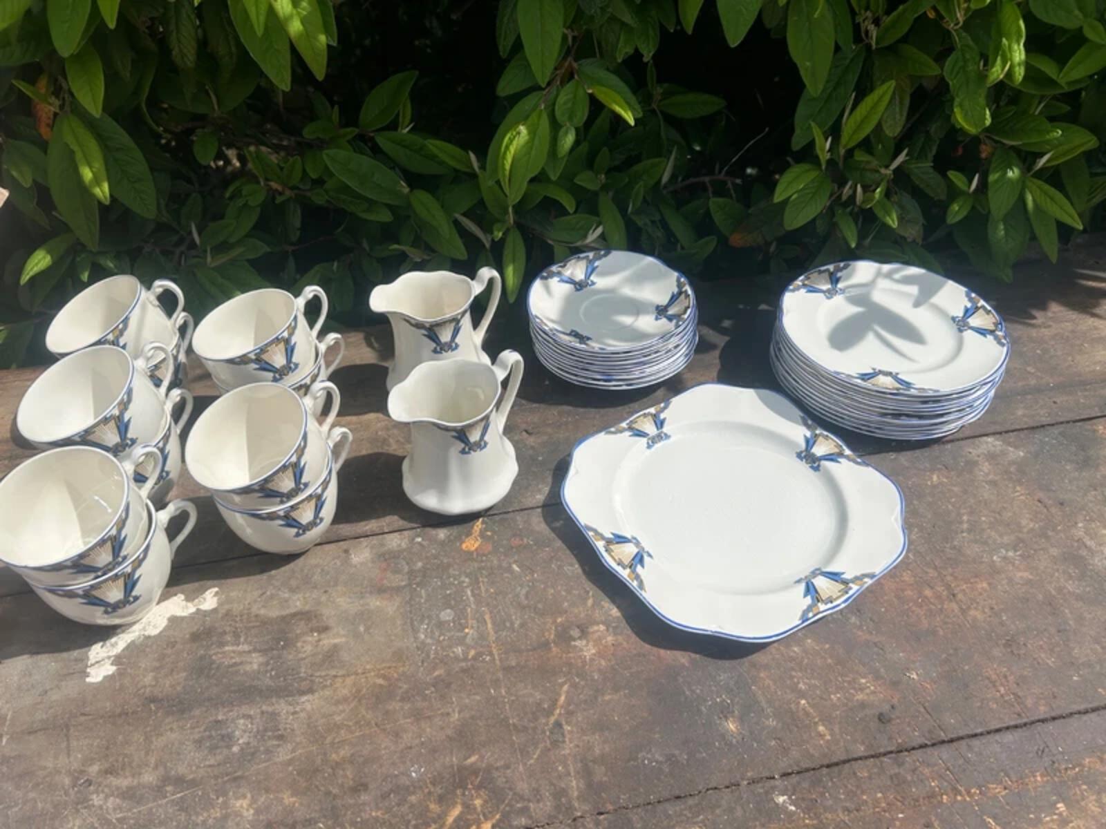 Vintage Johnson Bros Pareek 35 Piece Tea Set