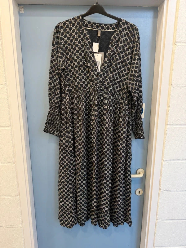 Culture CuChaina Long Navy/Cream Dress - Size XL