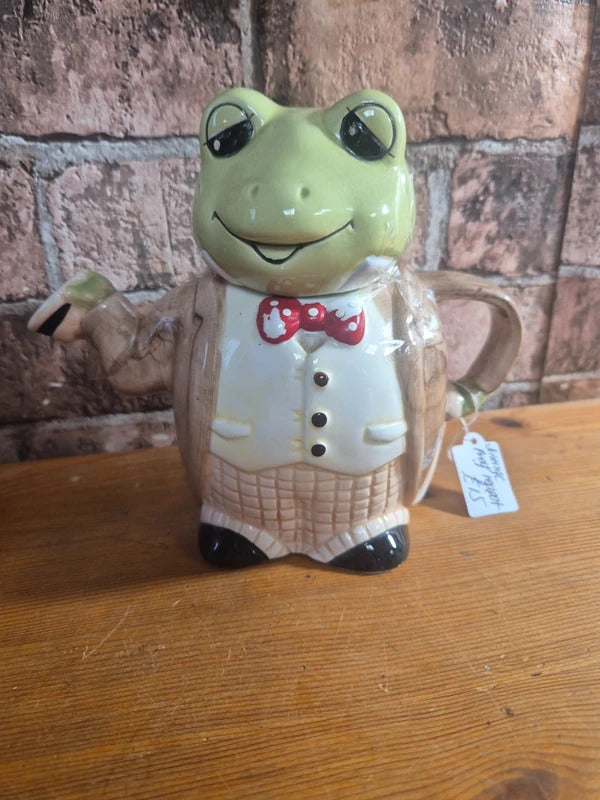 Vintage frog teapot