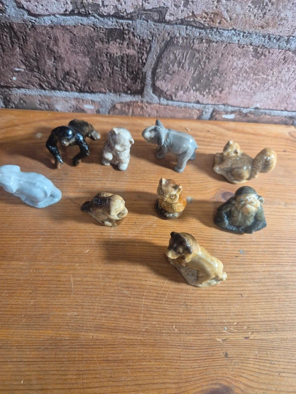Wade figures x9